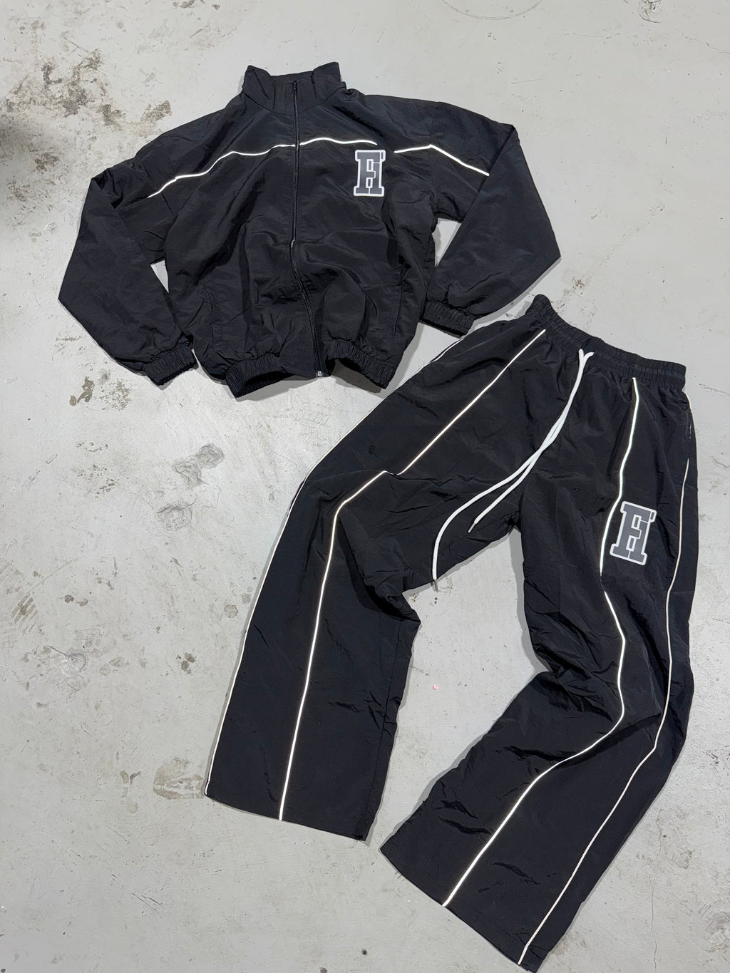 Essential Windbreaker Jacket Black